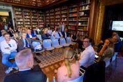 sala_pomarancio